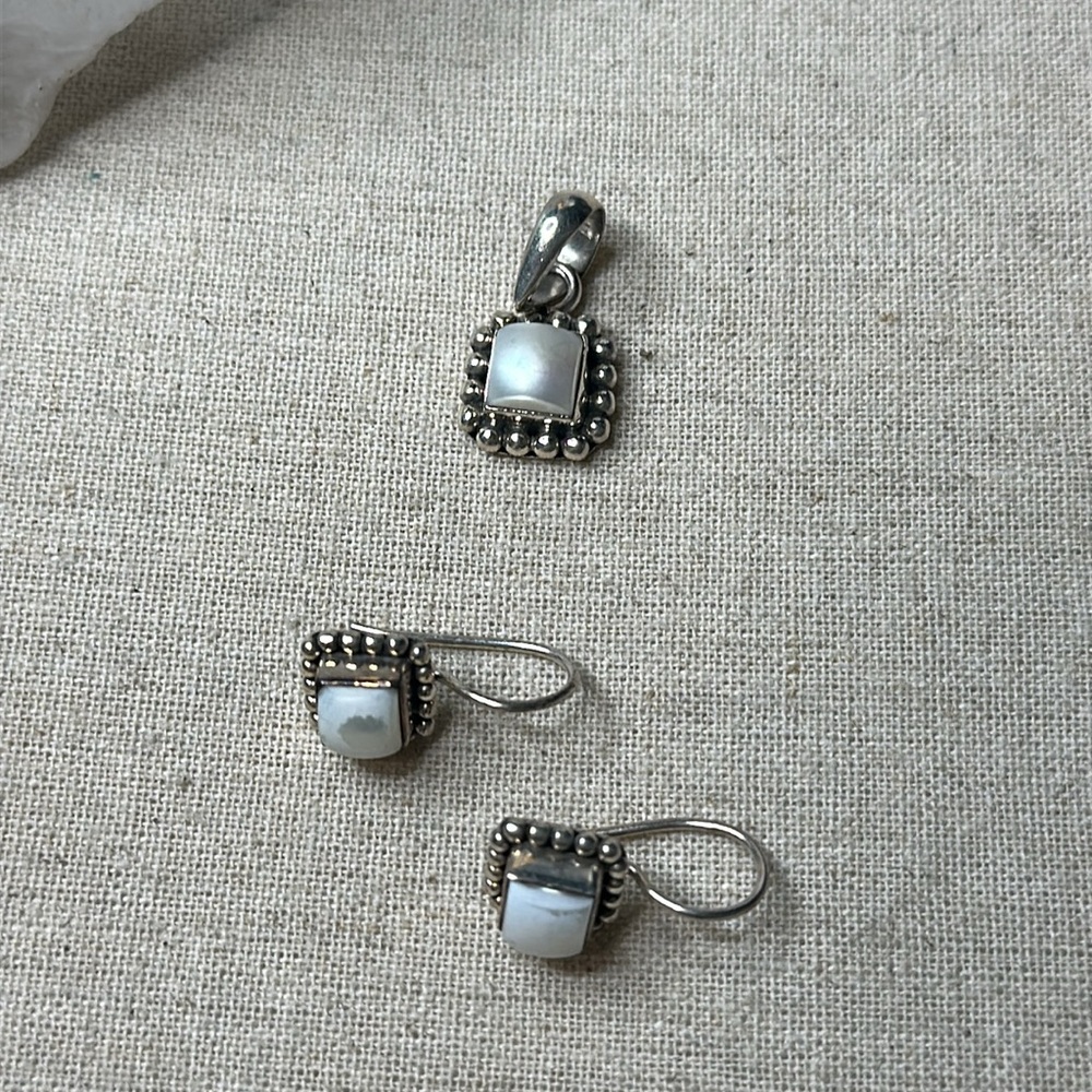 Silpada Sterling Silver Freshwater Pearl Button Earrings & Pendant Bundle set - Picture 4 of 8